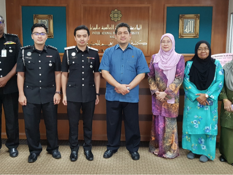 AHMAD IBRAHIM KULLIYYAH OF LAWS TO OFFER AN ACADEMIC PROGRAMME TO ENHANCE COMPETENCY OF OTHER RANKS IN THE IMMIGRATION DEPARTMENT 